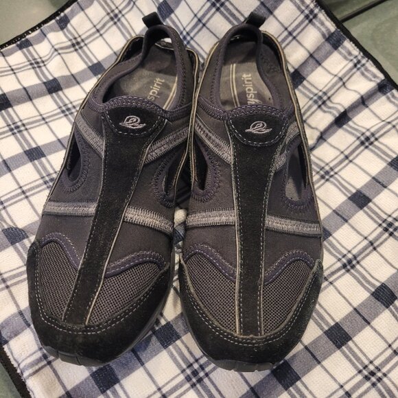 Easy Spirit Women's Size 8 1/2. - Picture 1 of 4